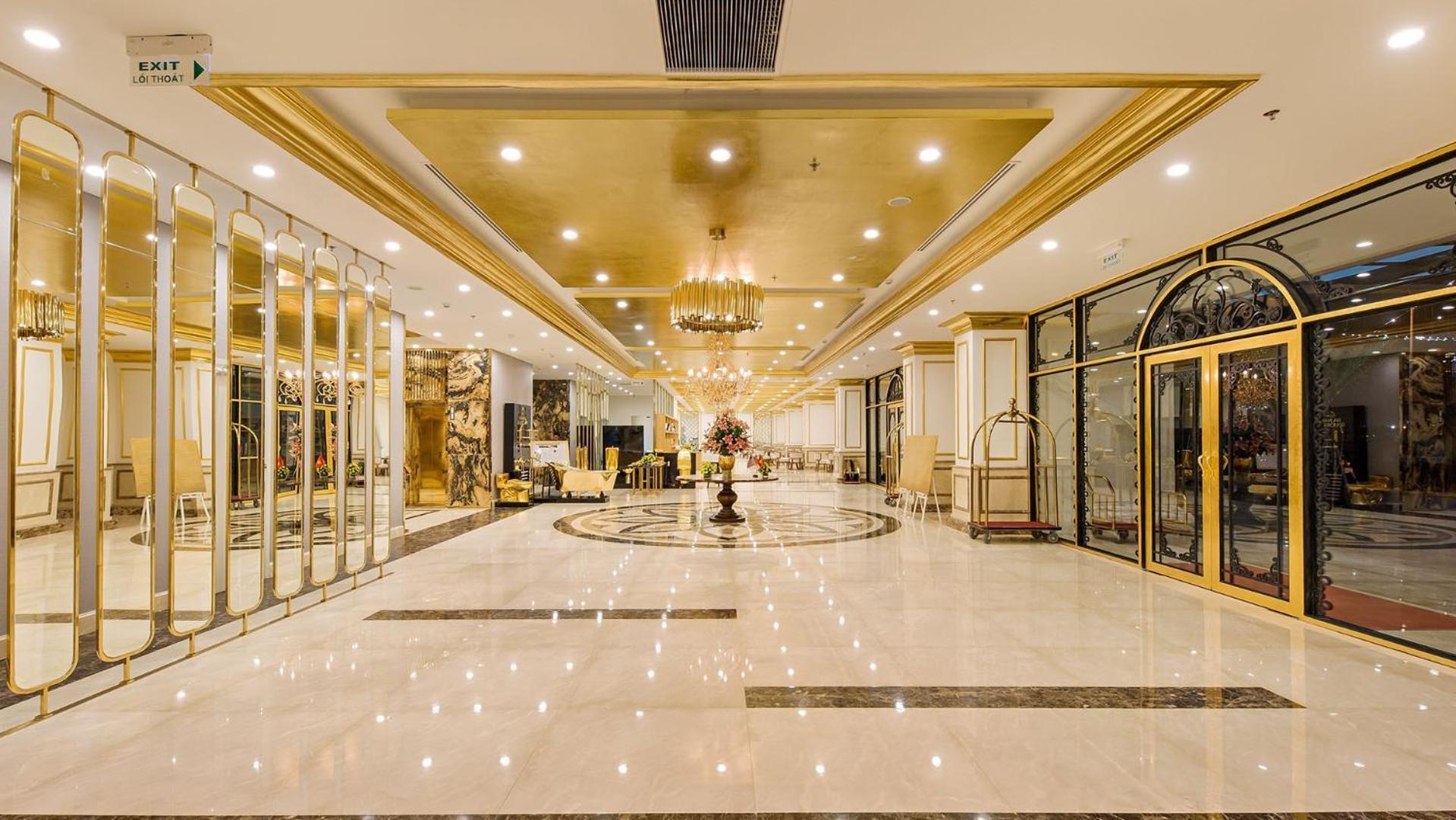 The Luxury Suites Apartment *
